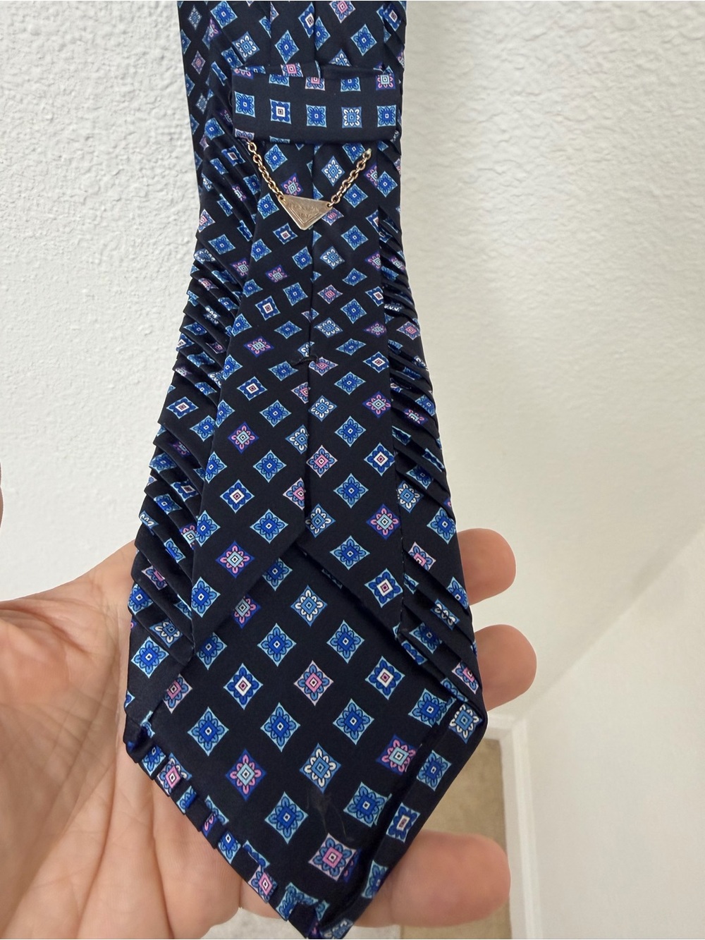 Vitaliano Italy Men's Black Silk Tie with Blue Geometric Motif - Picture 3 of 7